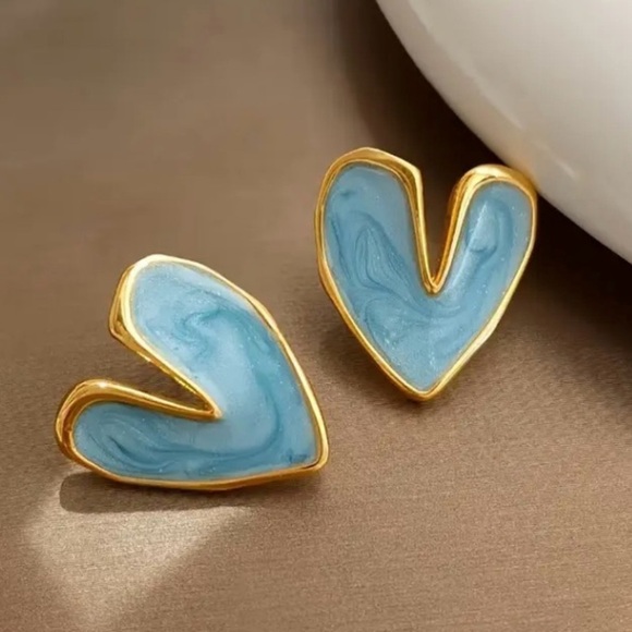 ✨Free People Sky Blue Heart Gold Post Earrings - Picture 1 of 5